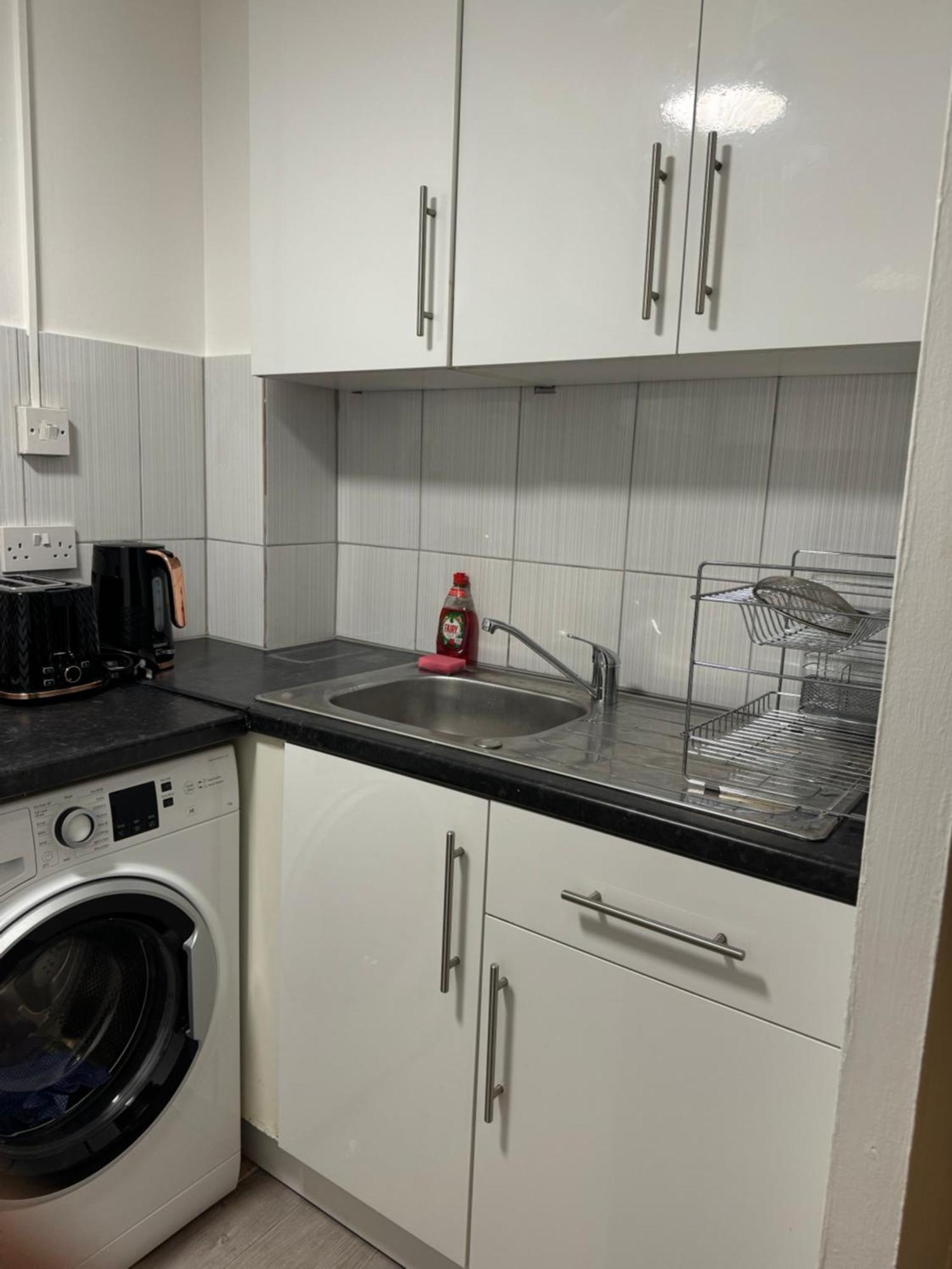 Paprika Nest Apartment Хендън Екстериор снимка